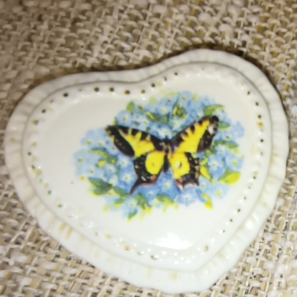Vintage butterfly Ceramic heart shape jewelry trinket holder - Picture 9 of 11